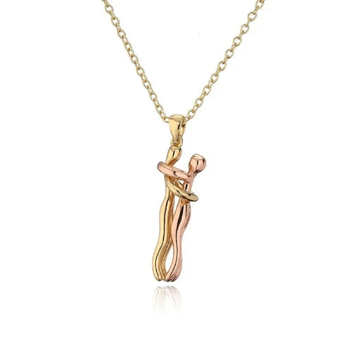 The couple hug necklace