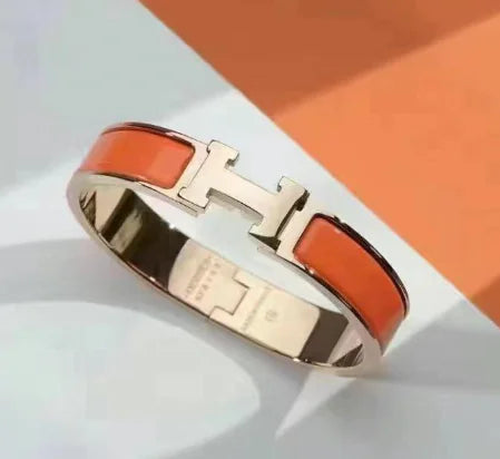 Elegant Buckle Bracelet