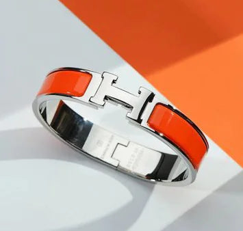 Elegant Buckle Bracelet