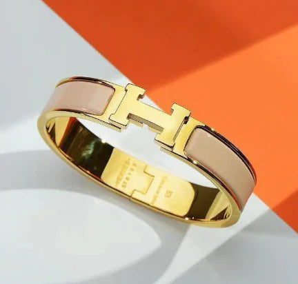 Elegant Buckle Bracelet