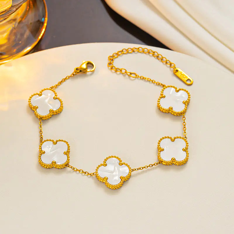 Golden Clover Signature Set