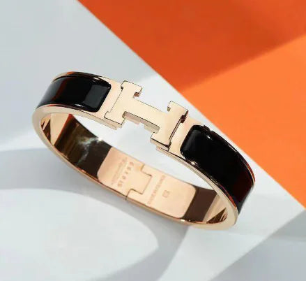 Elegant Buckle Bracelet