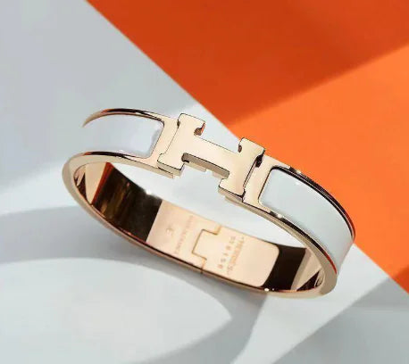 Elegant Buckle Bracelet